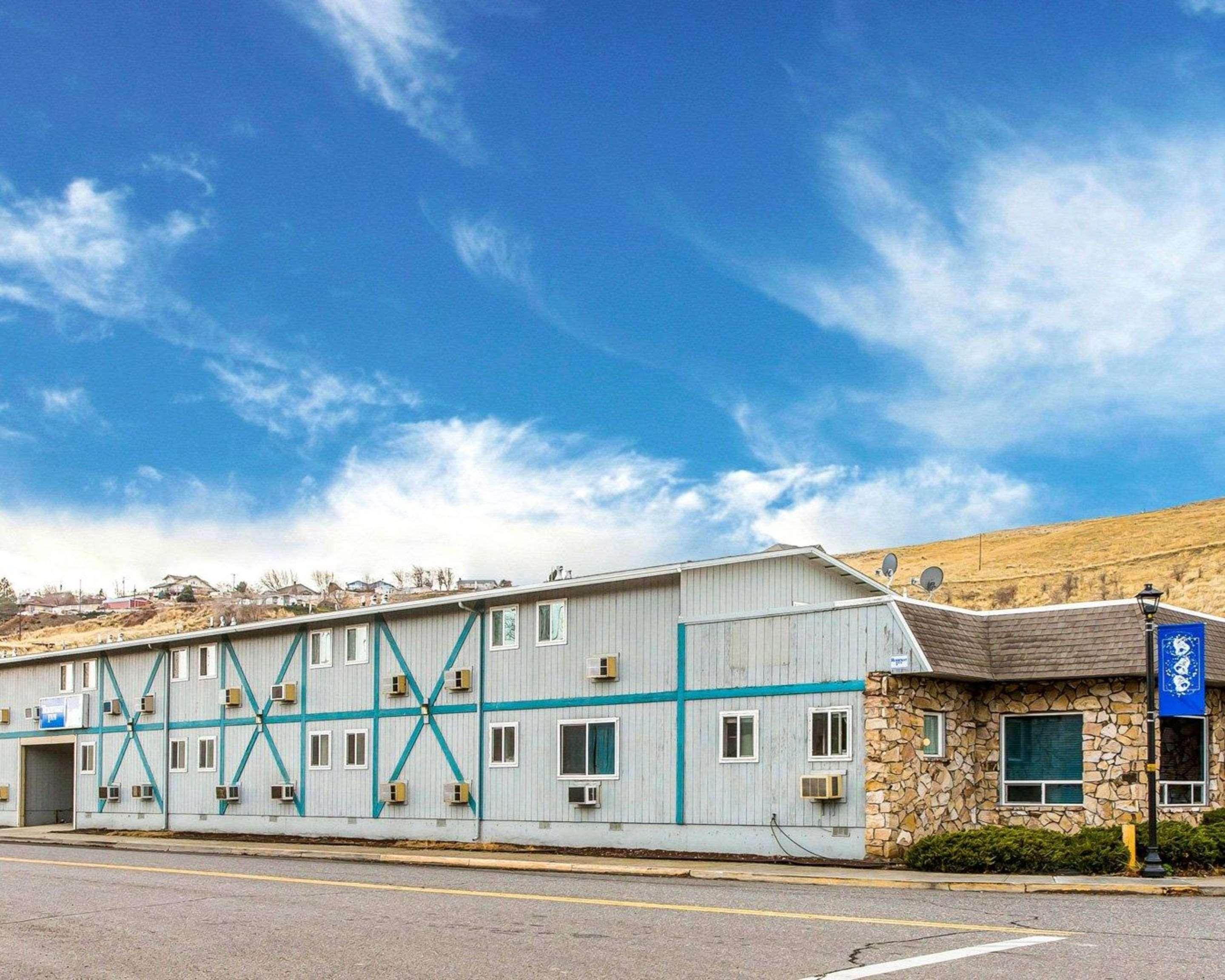 Rodeway Inn & Suites Arlington Exterior photo